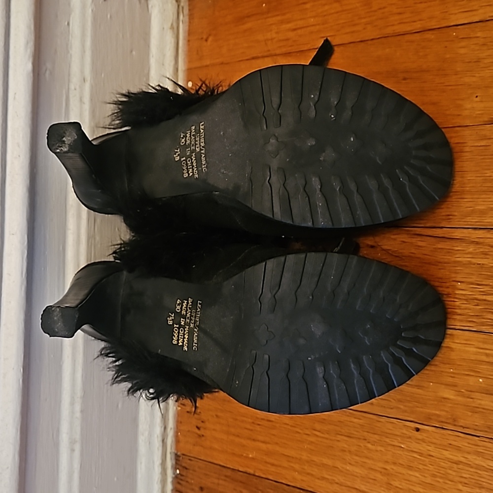 Cute Newport News Black Suede Lace-up Stiletto Clogs with Faux Fur Trim size 7.5 - Picture 8 of 12